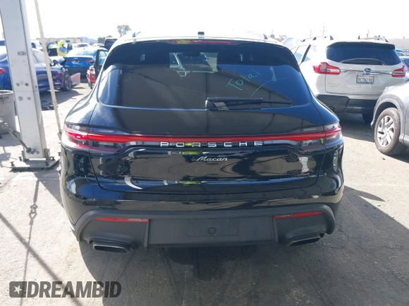 2022 Porsche Macan with VIN WP1AA2A56NLB01345, listed as a IAAI auction lot 41575471 with 22,445 mi miles. Bid and sale history available at carsss.com. Image 17.