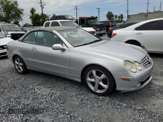 2005 Mercedes-Benz CLK 320 z VIN WDBTK65G85T035650, wystawiony jako Copart lot #55612865 z przebiegiem 93 588 mil mil oraz Szkoda całkowita • Salvage title. Historia ofert i sprzedaży dostępna na DreamBid. Obrazek 4.