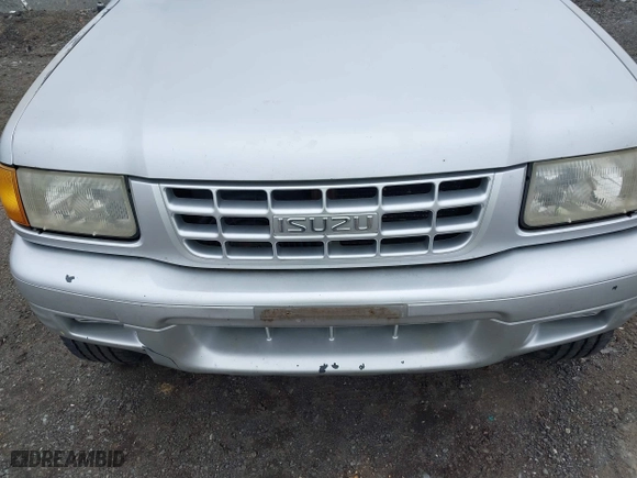 1998 Isuzu Rodeo S with VIN 4S2CM58W6W4375632, listed as a IAAI auction lot 41659797 with 195,732 mi miles. Bid and sale history available at carsss.com. Image 6.