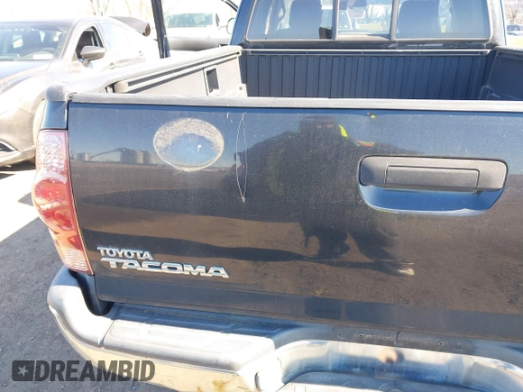 2006 Toyota Tacoma PreRunner z VIN 5TETU62N76Z314606, wystawiony jako IAAI lot #41647446 z przebiegiem 119 769 mil mil oraz . Historia ofert i sprzedaży dostępna na DreamBid. Obrazek 6.