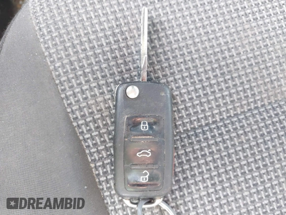 2019 Volkswagen Beetle S с VIN 3VWFD7ATXKM709046, выставлен на аукционе IAAI как лот 41701695 с пробегом 103 043 миль миль и . История ставок и продаж доступна на DreamBid. Изображение 11.