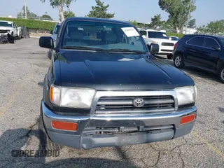 1998 Toyota 4Runner SR5 z VIN JT3GN86R0W0060376, wystawiony jako IAAI lot #42465641 z przebiegiem 321 550 mil mil oraz . Historia ofert i sprzedaży dostępna na DreamBid. Obrazek 12.