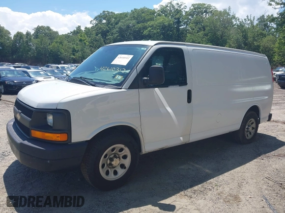 2014 Chevrolet Express Cargo z VIN 1GCSGAFX1E1168424, wystawiony jako IAAI lot #42610312 z przebiegiem 245 507 mil mil oraz . Historia ofert i sprzedaży dostępna na DreamBid. Obrazek 2.