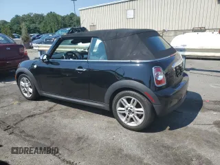 2013 MINI Convertible z VIN WMWZN3C54DT568237, wystawiony jako Copart lot #72354594 z przebiegiem 141 058 mil mil oraz Szkoda całkowita • Salvage title. Historia ofert i sprzedaży dostępna na DreamBid. Obrazek 2.