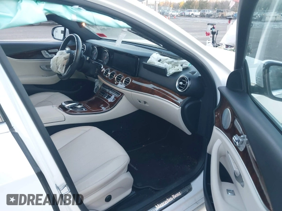 2019 Mercedes-Benz E-Class E 300 with VIN WDDZF4KB2KA609220, listed as a IAAI auction lot 41172669 with 49,607 mi miles. Bid and sale history available at carsss.com. Image 5.