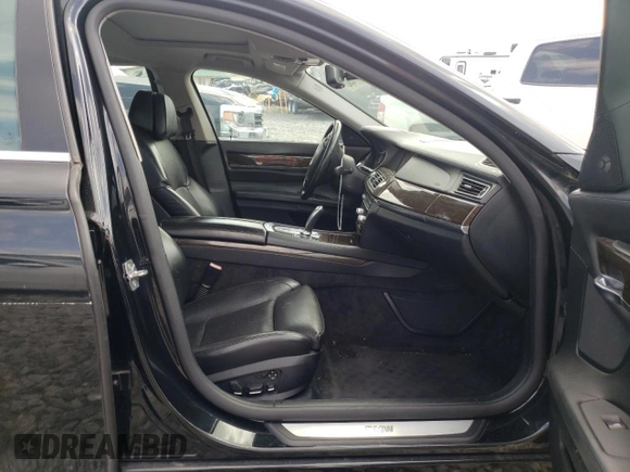 2010 BMW 7 Series 750Li z VIN WBAKB8C52ACY62870, wystawiony jako Copart lot #32775902 z przebiegiem 119 832 mil mil oraz Szkoda całkowita • Salvage title. Historia ofert i sprzedaży dostępna na DreamBid. Obrazek 5.