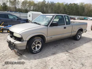 2001 Chevrolet S-10 LS with VIN 1GCCS19W018210881, listed as a Copart auction lot 52573005 with 213,271 mi miles and Salvage Title. Bid and sale history available at DreamBid. Image 1.