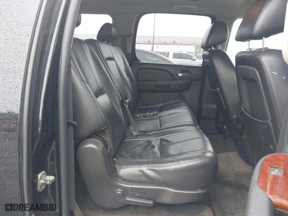 2010 Chevrolet Suburban LT with VIN 1GNUKJE35AR118585, listed as a IAAI auction lot 41730021 with 195,692 mi miles. Bid and sale history available at carsss.com. Image 8.