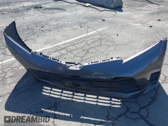 2018 Toyota Sienna LE Auto Access Seat with VIN 5TDKZ3DC1JS946224, listed as a IAAI auction lot 41935799 with 109,757 mi miles and . Bid and sale history available at DreamBid. Image 18.