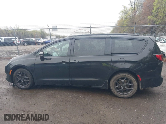 2019 Chrysler Pacifica Limited z VIN 2C4RC1GG7KR549971, wystawiony jako IAAI lot #41978964 z przebiegiem 148 754 mil mil oraz . Historia ofert i sprzedaży dostępna na DreamBid. Obrazek 14.
