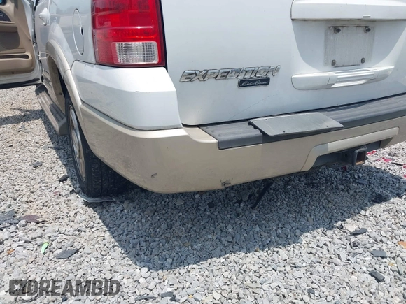 2005 Ford Expedition Eddie Bauer with VIN 1FMPU17575LA42239, listed as a IAAI auction lot 42696901 with 117,807 mi miles and . Bid and sale history available at DreamBid. Image 12.