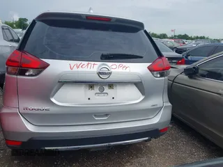 2018 Nissan Rogue SV z VIN KNMAT2MV0JP520818, wystawiony jako IAAI lot #42029891 z przebiegiem Nie podano mil oraz . Historia ofert i sprzedaży dostępna na DreamBid. Obrazek 15.