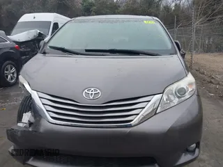 2017 Toyota Sienna XLE Auto Access Seat with VIN 5TDYZ3DC9HS818821, listed as a IAAI auction lot 41505304 with 74,295 mi miles. Bid and sale history available at carsss.com. Image 12.