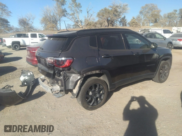 2022 Jeep Compass Latitude with VIN 3C4NJDBBXNT166223, listed as a IAAI auction lot 40627801 with 30,340 mi miles and . Bid and sale history available at DreamBid. Image 4.
