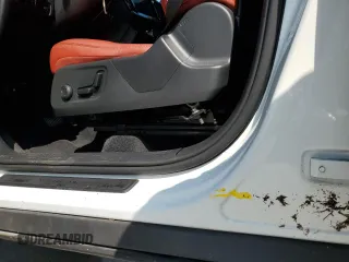 2019 Volvo XC40 Momentum z VIN YV4AC2HK3K2068990, wystawiony jako Copart lot #56154375 z przebiegiem Nie podano mil oraz Nie do naprawy • Non repairable. Historia ofert i sprzedaży dostępna na DreamBid. Obrazek 13.