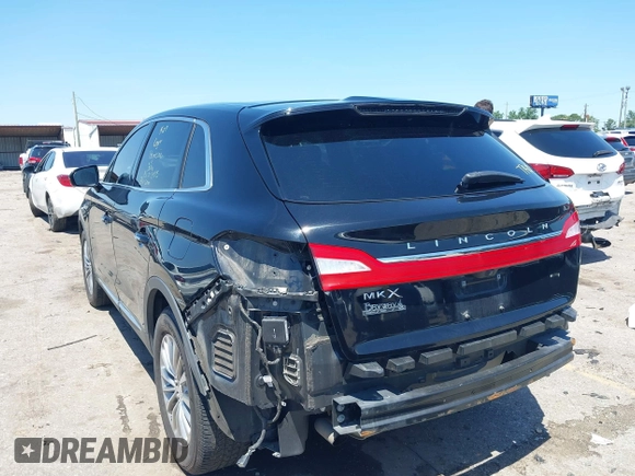 2017 Lincoln MKX Select z VIN 2LMPJ6KR2HBL50153, wystawiony jako IAAI lot #42187451 z przebiegiem 66 385 mil mil oraz . Historia ofert i sprzedaży dostępna na DreamBid. Obrazek 3.