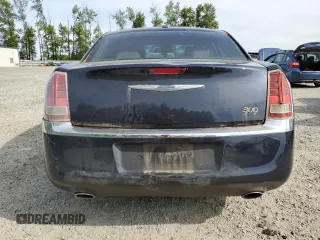 2011 Chrysler 300 Limited z VIN 2C3CA5CGXBH537378, wystawiony jako Copart lot #56674725 z przebiegiem 187 571 mil mil oraz Czysty tytuł • Clean title. Historia ofert i sprzedaży dostępna na DreamBid. Obrazek 6.