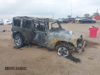 2017 Jeep Wrangler Unlimited Sahara z VIN 1C4BJWEG4HL708468, wystawiony jako IAAI lot #41200279 z przebiegiem Nie podano mil oraz . Historia ofert i sprzedaży dostępna na DreamBid. Obrazek 1.