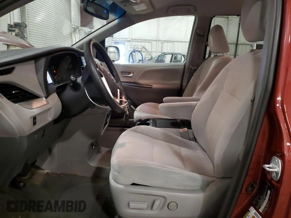 2015 Toyota Sienna LE AAS с VIN 5TDKK3DC2FS677288, выставлен на аукционе Copart как лот 57882845 с пробегом 162 458 миль миль и Списание • Salvage title. История ставок и продаж доступна на DreamBid. Изображение 7.