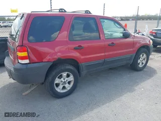2006 Ford Escape XLT with VIN 1FMYU03116KB57637, listed as a IAAI auction lot 41803899 with 118,945 mi miles. Bid and sale history available at carsss.com. Image 4.