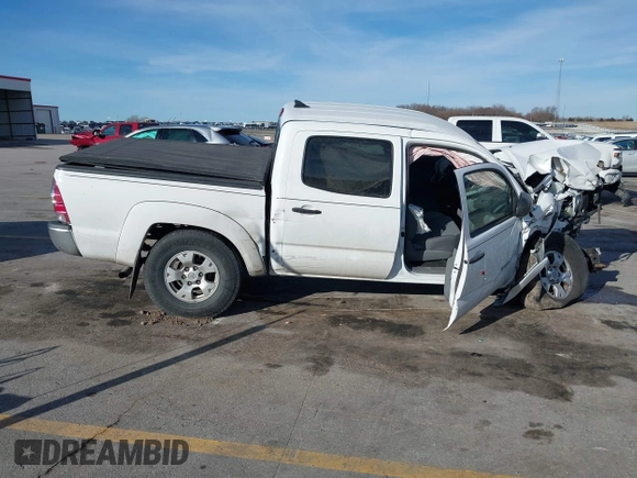 2015 Toyota Tacoma with VIN 3TMLU4EN8FM184297, listed as a IAAI auction lot 41759278 with 116,158 mi miles and . Bid and sale history available at DreamBid. Image 13.