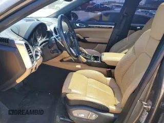 2016 Porsche Cayenne z VIN WP1AA2A22GKA08076, wystawiony jako Copart lot #55059565 z przebiegiem 71 521 mil mil oraz Szkoda całkowita • Salvage title. Historia ofert i sprzedaży dostępna na DreamBid. Obrazek 7.