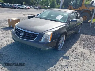 2011 Cadillac DTS Premium Collection z VIN 1G6KH5E65BU110486, wystawiony jako IAAI lot #42177107 z przebiegiem 202 112 mil mil oraz . Historia ofert i sprzedaży dostępna na DreamBid. Obrazek 2.