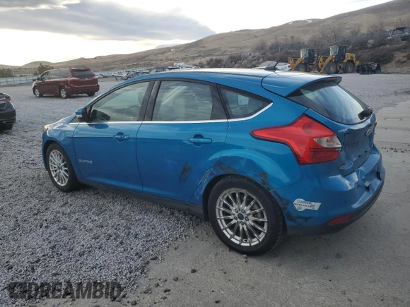 2014 Ford Focus Electric z VIN 1FADP3R41EL341620, wystawiony jako Copart lot #87277454 z przebiegiem 67 589 mil mil oraz Szkody całkowita. Historia ofert i sprzedaży dostępna na DreamBid. Obrazek 2.