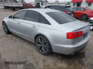 2015 Audi A6 Premium Plus z VIN WAUGFAFC8FN032627, wystawiony jako IAAI lot #41270302 z przebiegiem 82 104 mil mil oraz . Historia ofert i sprzedaży dostępna na DreamBid. Obrazek 3.