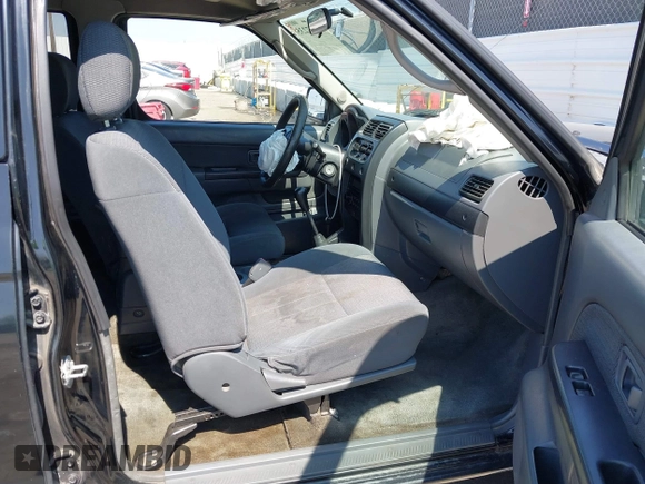 2004 Nissan Frontier XE z VIN 1N6ED27T64C456530, wystawiony jako IAAI lot #41857235 z przebiegiem 246 978 mil mil oraz . Historia ofert i sprzedaży dostępna na DreamBid. Obrazek 5.