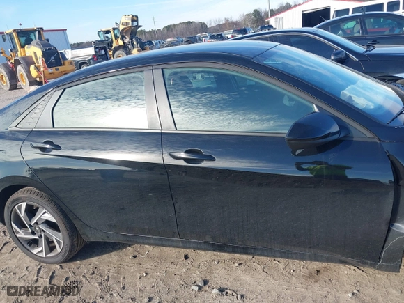 2025 Hyundai Elantra SEL Sport with VIN KMHLM4DG5SU861388, listed as a IAAI auction lot 41491236 with 1,462 mi miles. Bid and sale history available at carsss.com. Image 13.