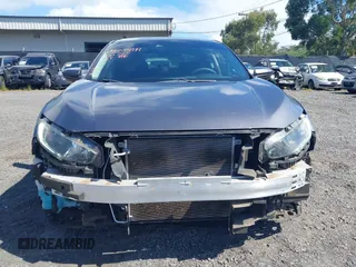2020 Honda Civic LX z VIN 19XFC2F67LE001375, wystawiony jako IAAI lot #42033879 z przebiegiem 79 941 mil mil oraz . Historia ofert i sprzedaży dostępna na DreamBid. Obrazek 13.