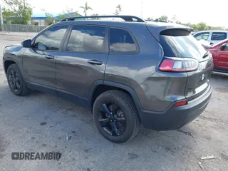 2021 Jeep Cherokee Latitude Plus z VIN 1C4PJMLB6MD117029, wystawiony jako IAAI lot #42167039 z przebiegiem 68 717 mil mil oraz . Historia ofert i sprzedaży dostępna na DreamBid. Obrazek 3.