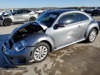 2019 Volkswagen Beetle S with VIN 3VWFD7AT2KM710921, listed as a Copart auction lot 84422874 with 18,504 mi miles and Salvage Title. Bid and sale history available at carsss.com. Image 1.