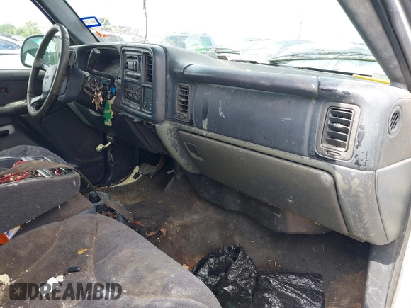 2002 GMC Sierra 1500 SLE z VIN 2GTEC19V121373380, wystawiony jako IAAI lot #42372128 z przebiegiem 319 144 mil mil oraz . Historia ofert i sprzedaży dostępna na DreamBid. Obrazek 5.