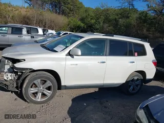 2013 Toyota Highlander Limited with VIN 5TDYK3EH8DS136795, listed as a IAAI auction lot 41642332 with 155,261 mi miles. Bid and sale history available at carsss.com. Image 14.