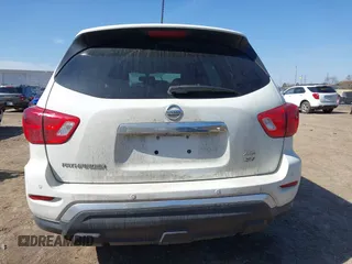 2017 Nissan Pathfinder SV with VIN 5N1DR2MM8HC667792, listed as a IAAI auction lot 41776454 with 185,467 mi miles. Bid and sale history available at carsss.com. Image 16.