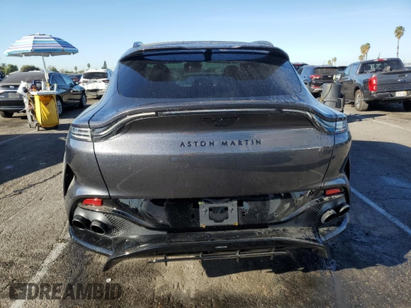 2023 Aston Martin DBX 707 z VIN SD7VUJBW6PTV07155, wystawiony jako Copart lot #85346734 z przebiegiem 6819 mil mil oraz Szkody całkowita. Historia ofert i sprzedaży dostępna na DreamBid. Obrazek 6.