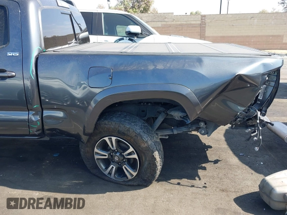 2022 Toyota Tacoma SR5 z VIN 3TMBZ5DN5NM036322, wystawiony jako IAAI lot #42437939 z przebiegiem 77 805 mil mil oraz . Historia ofert i sprzedaży dostępna na DreamBid. Obrazek 6.