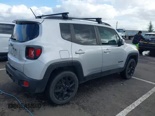 2017 Jeep Renegade Latitude with VIN ZACCJBBB5HPF68898, listed as a IAAI auction lot 41647375 with 98,270 mi miles. Bid and sale history available at carsss.com. Image 4.