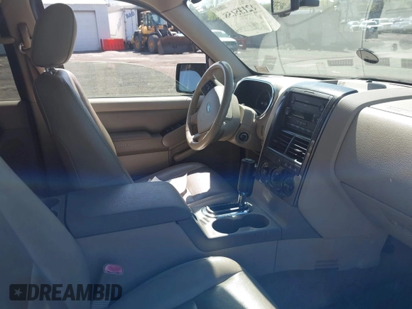 2006 Ford Explorer XLT with VIN 1FMEU73EX6UA02233, listed as a IAAI auction lot 42135158 with 114,137 mi miles. Bid and sale history available at carsss.com. Image 5.