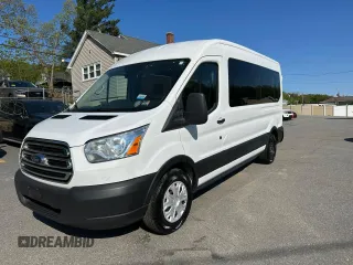 2019 Ford Transit Passenger XL z VIN 1FBAX2CM7KKA60959, wystawiony jako Copart lot #56836625 z przebiegiem 281 088 mil mil oraz Tytuł czysty. Historia ofert i sprzedaży dostępna na DreamBid. Obrazek 1.