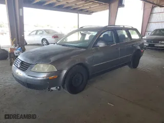 2005 Volkswagen Passat GL with VIN WVWND63B05E007924, listed as a Copart auction lot 48620495 with 133,792 mi miles and Salvage Title. Bid and sale history available at carsss.com. Image 1.
