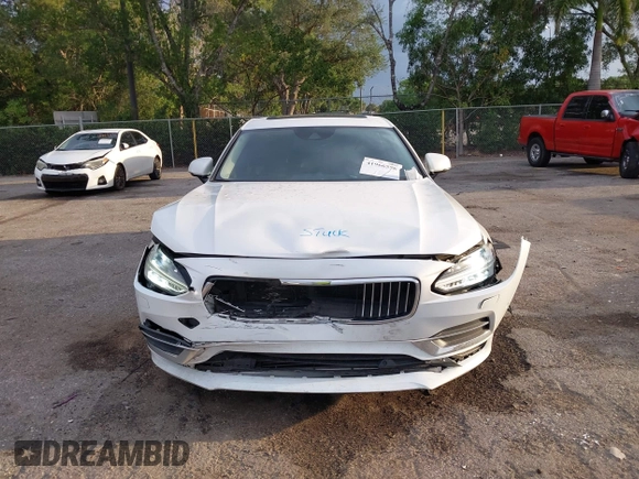 2018 Volvo S90 Inscription with VIN LVY992ML3JP005482, listed as a IAAI auction lot 41966556 with 136,908 mi miles. Bid and sale history available at carsss.com. Image 6.