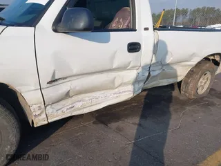 2000 Chevrolet Silverado 1500 with VIN 1GCEC14W5YE140495, listed as a IAAI auction lot 41481120 with 145,631 mi miles. Bid and sale history available at carsss.com. Image 6.