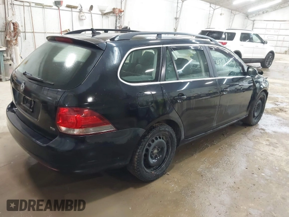 2014 Volkswagen Jetta SportWagen TDI w/Sunroof & Nav with VIN 3VWPL7AJ2EM626110, listed as a IAAI auction lot 42093622 with 115,691 mi miles. Bid and sale history available at carsss.com. Image 4.