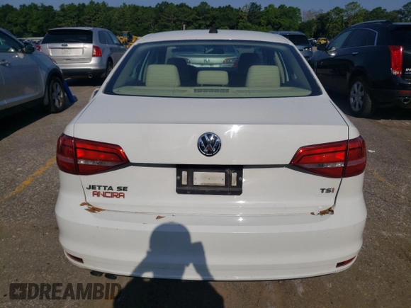 2015 Volkswagen Jetta SE z VIN 3VWD07AJ8FM224623, wystawiony jako Copart lot #62408765 z przebiegiem 142 827 mil mil oraz Czysty tytuł • Clean title. Historia ofert i sprzedaży dostępna na DreamBid. Obrazek 6.
