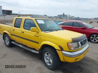 2000 Nissan Frontier XE z VIN 1N6ED27Y0YC390266, wystawiony jako IAAI lot #41874332 z przebiegiem 184 989 mil mil oraz . Historia ofert i sprzedaży dostępna na DreamBid. Obrazek 1.