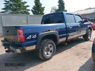 2003 Chevrolet Silverado 1500HD LS z VIN 1GCGK13U23F211313, wystawiony jako IAAI lot #42410523 z przebiegiem 396 076 mil mil oraz . Historia ofert i sprzedaży dostępna na DreamBid. Obrazek 4.