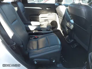 2019 Toyota Highlander SE with VIN 5TDJZRFH0KS571466, listed as a IAAI auction lot 41822970 with 57,639 mi miles. Bid and sale history available at carsss.com. Image 8.